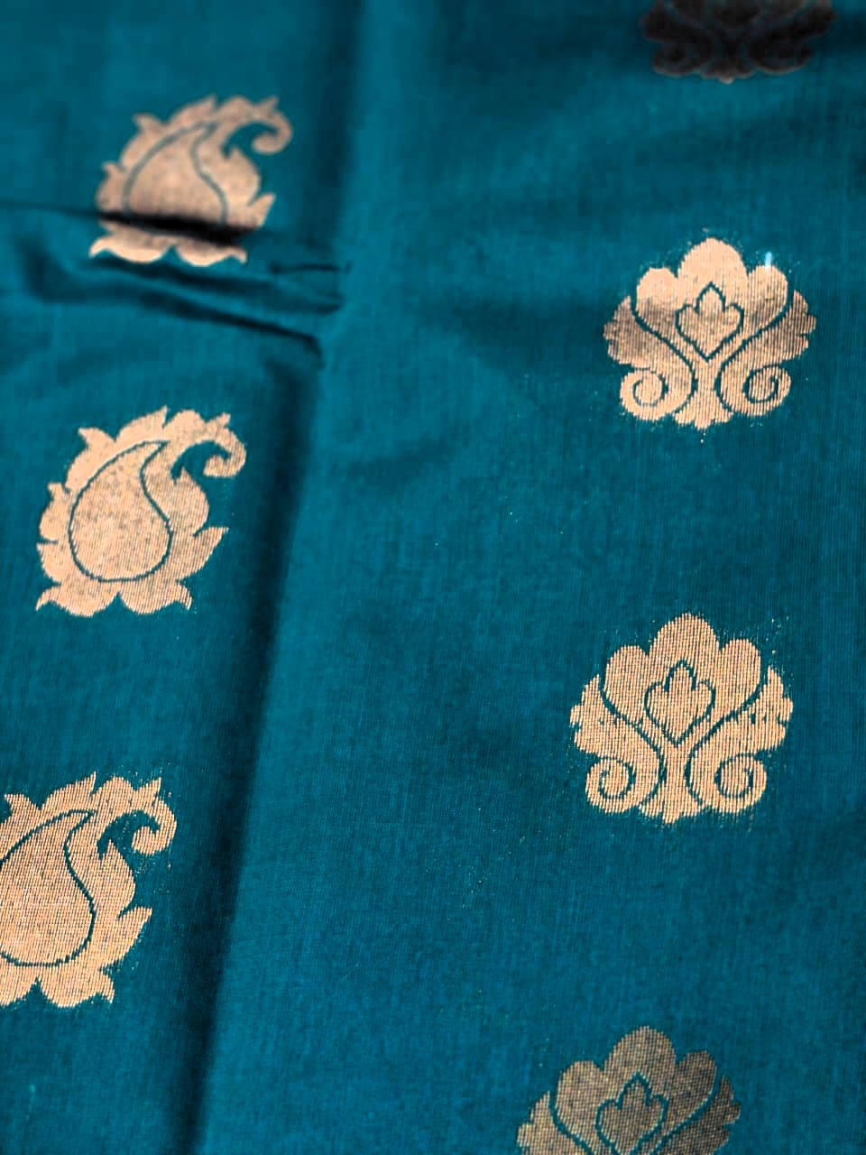 Kanchipuram Silk Cotton Saree in Green with Pink Contrast Border