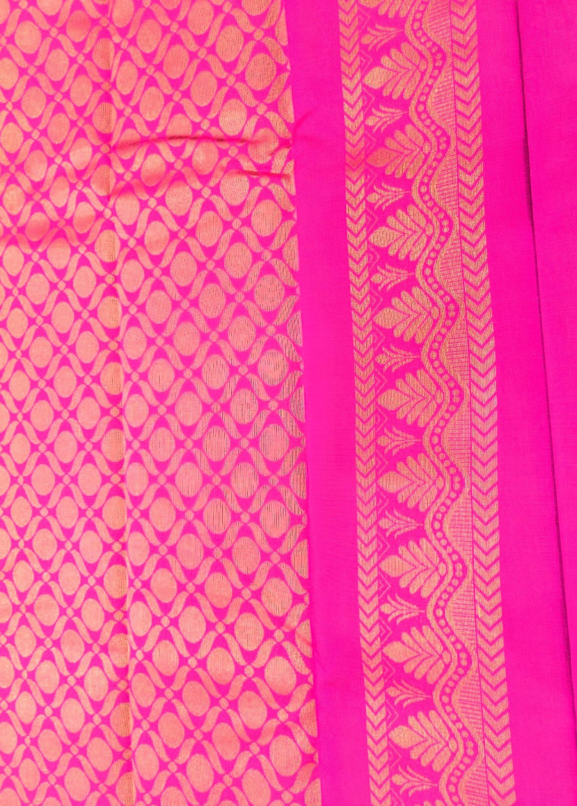 Kanchipuram Silk Cotton Saree in Green with Pink Contrast Border