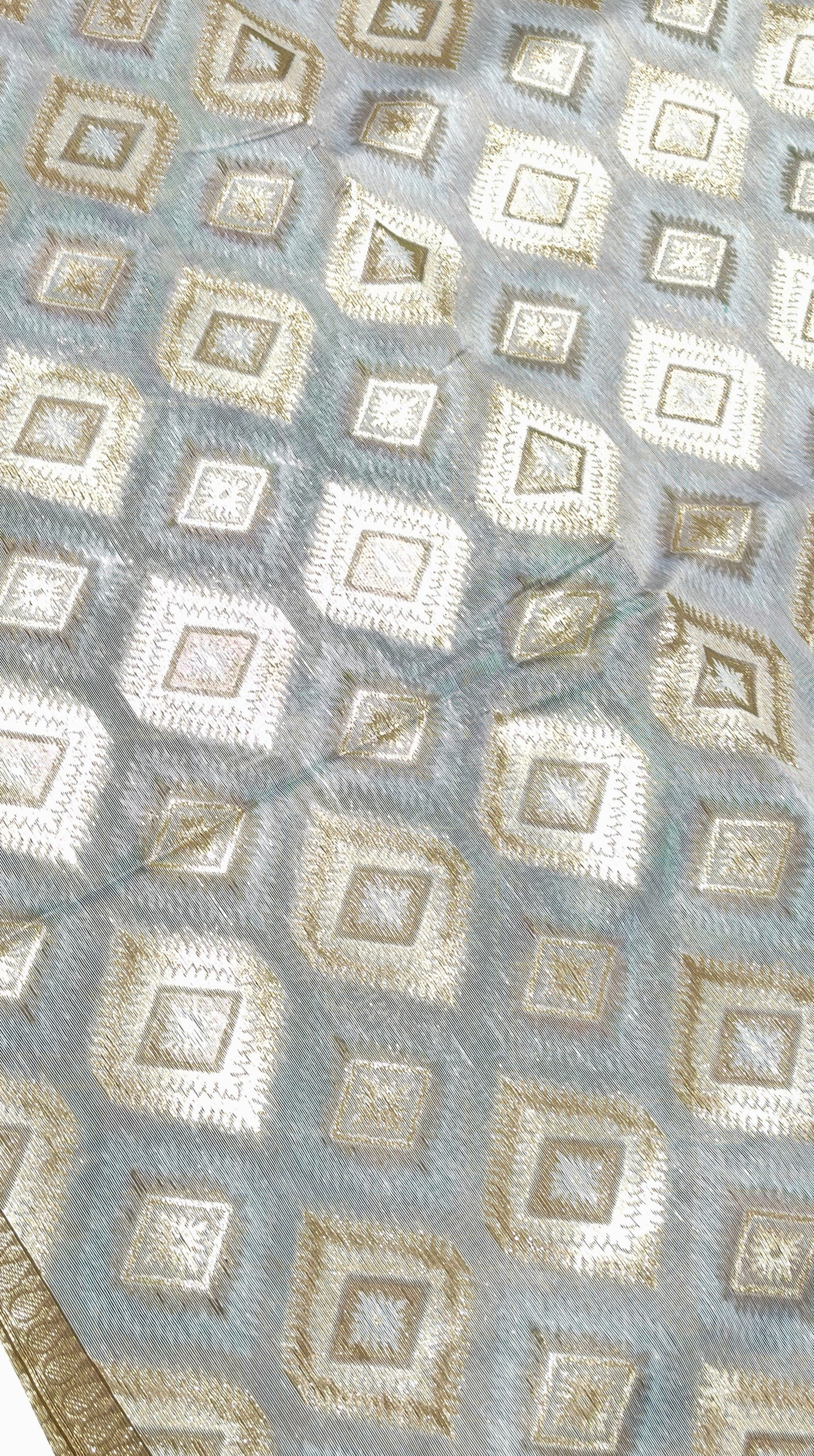 Fancy Saree β Grey with Brown Colour Combination β¨