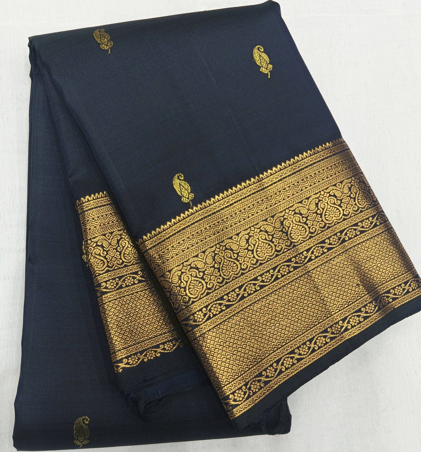 π€ Black Soft Silk Saree with Golden Zari β¨