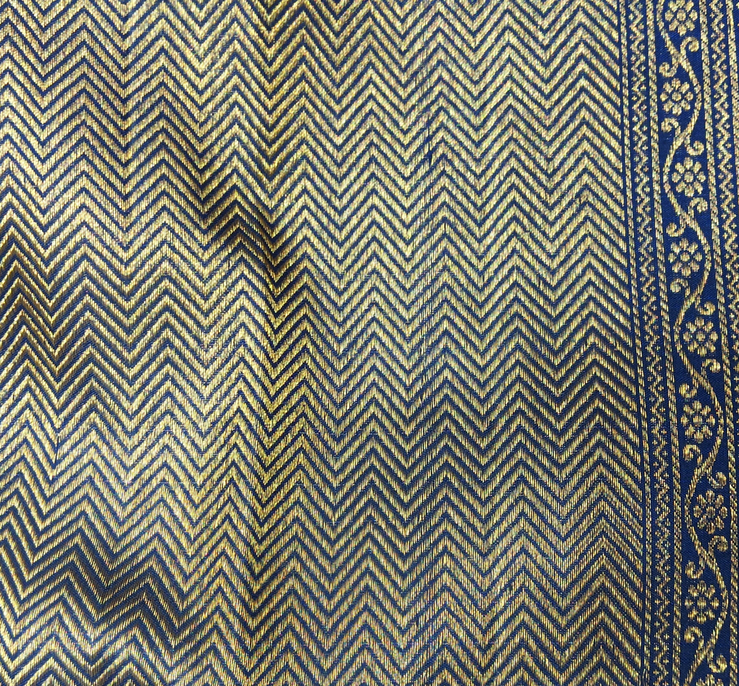 π€ Black Soft Silk Saree with Golden Zari β¨