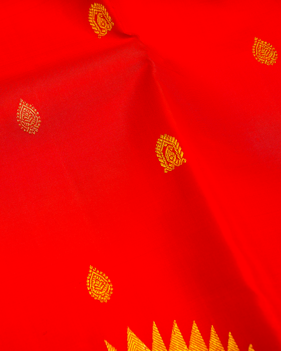 Chilly Red Kanchipuram Silk Saree with Intricate Zari Work