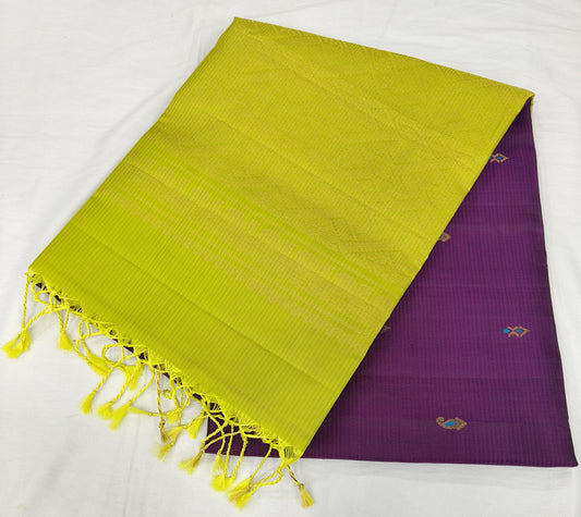 🌸 Embrace timeless elegance with this Violet Pure Soft Silk Saree, beautifully adorned with delicate butta motifs.